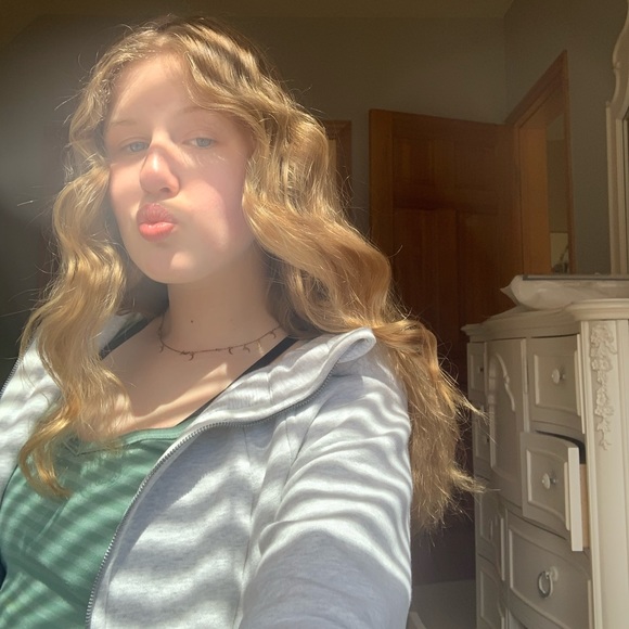 Meet your Posher, Stella - Picture 1 of 1